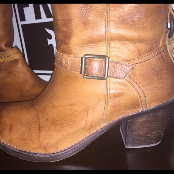 Frye Carmen 14L Inside Zip - Picture 4 of 10